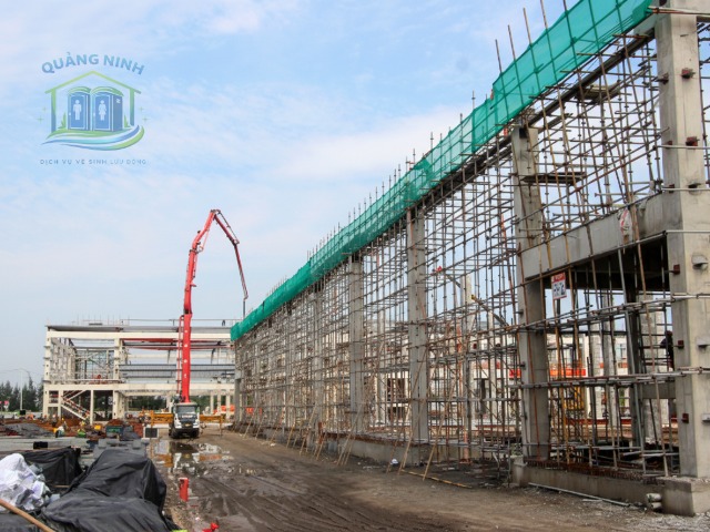 cho-thue-nha-ve-sinh-di-dong-tai-quang-yen-quang-ninh-3