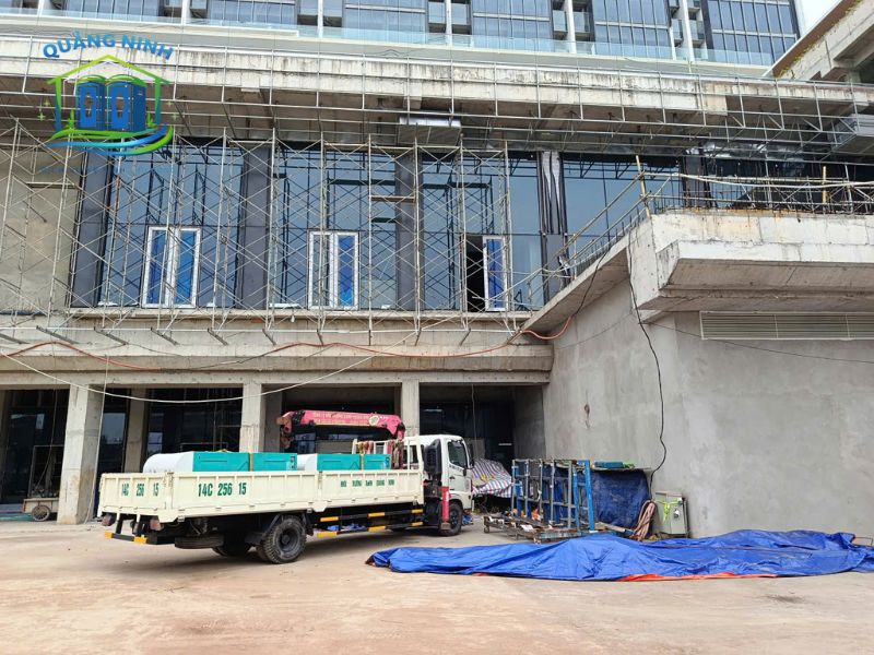 gia-thue-nha-ve-sinh-di-dong-tai-quang-ninh