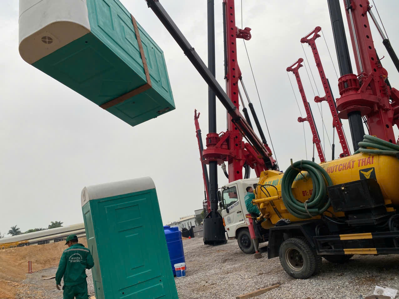 nha-ve-sinh-di-dong-tu-composite