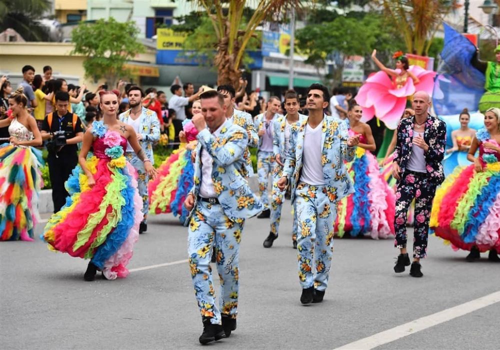 nhan-ve-mien-phi-carnaval-ha-long-3